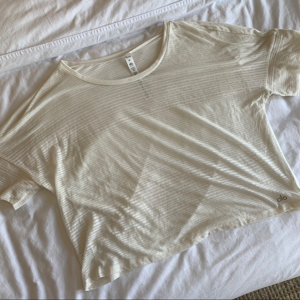 NWT Alo Yoga Cropped Tee